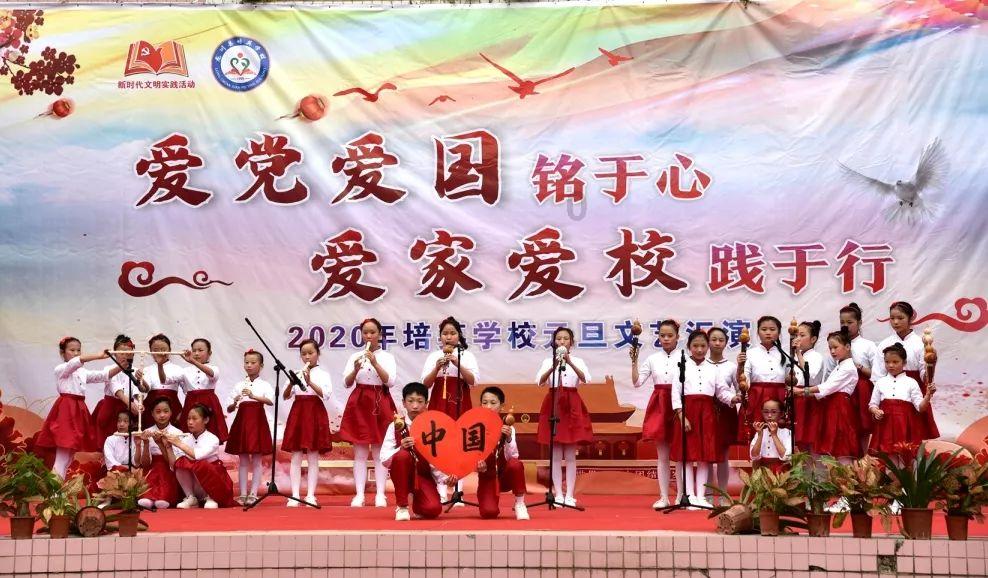 美国男子企图用假支票保释3名囚犯，被执法部门逮捕！他需承担哪些责任？游戏画面
